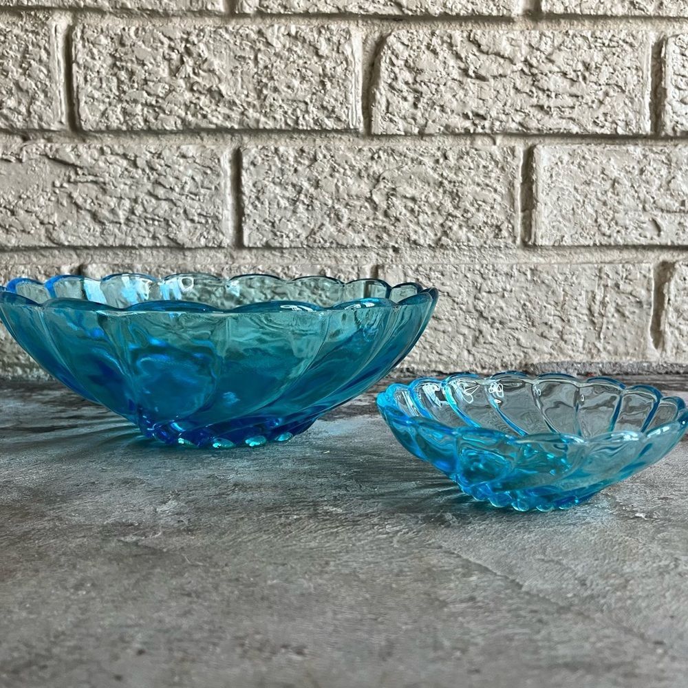 1960s Hazel-Atlas Capri Blue Seashell Swirl Serving Bowl Set- 2 Pieces